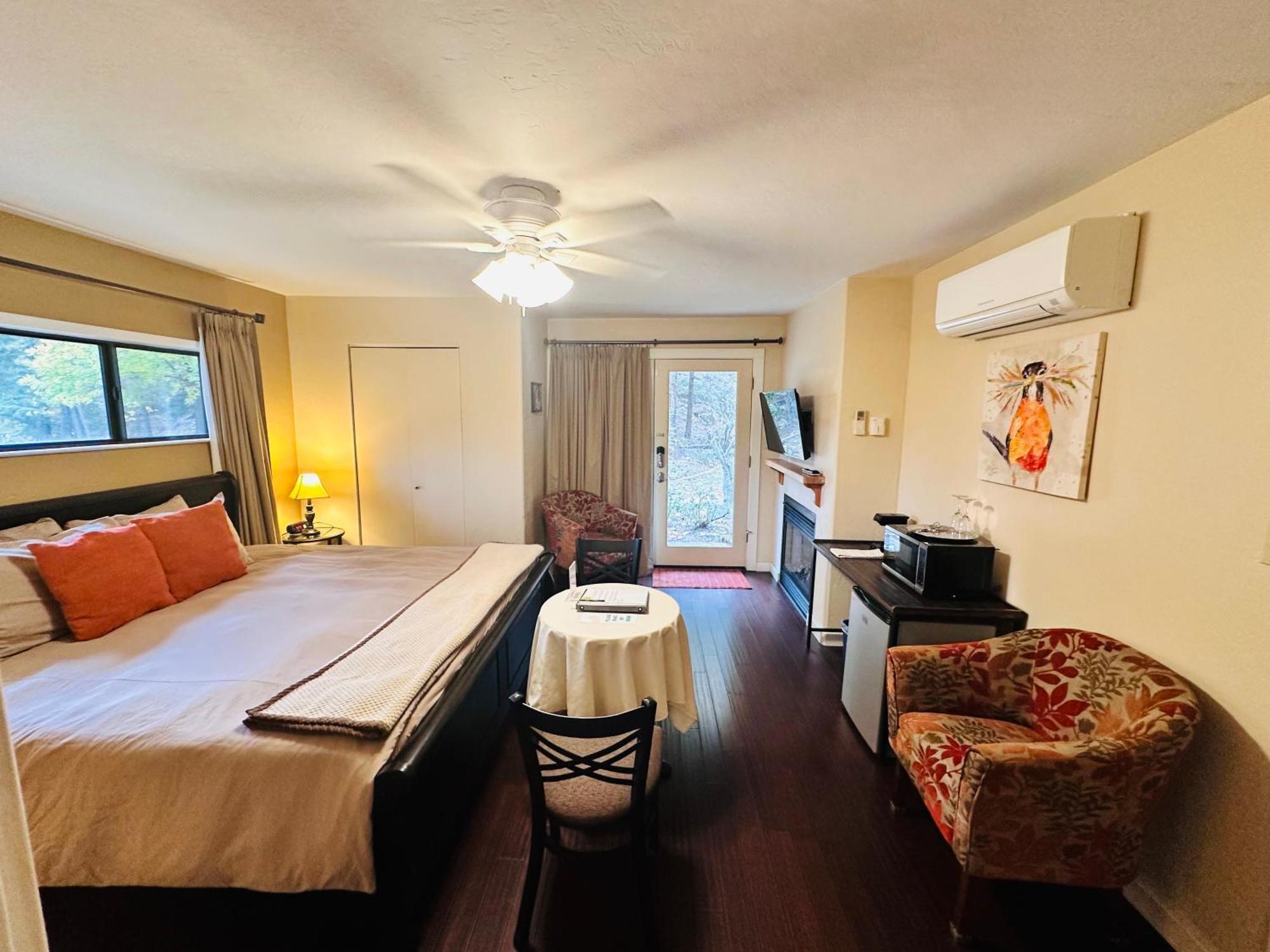 The At Shasta Bed & Breakfast 3*