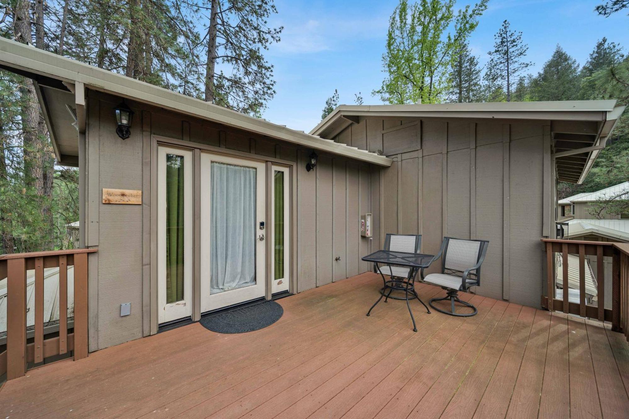 The At Shasta Bed & Breakfast Lakehead