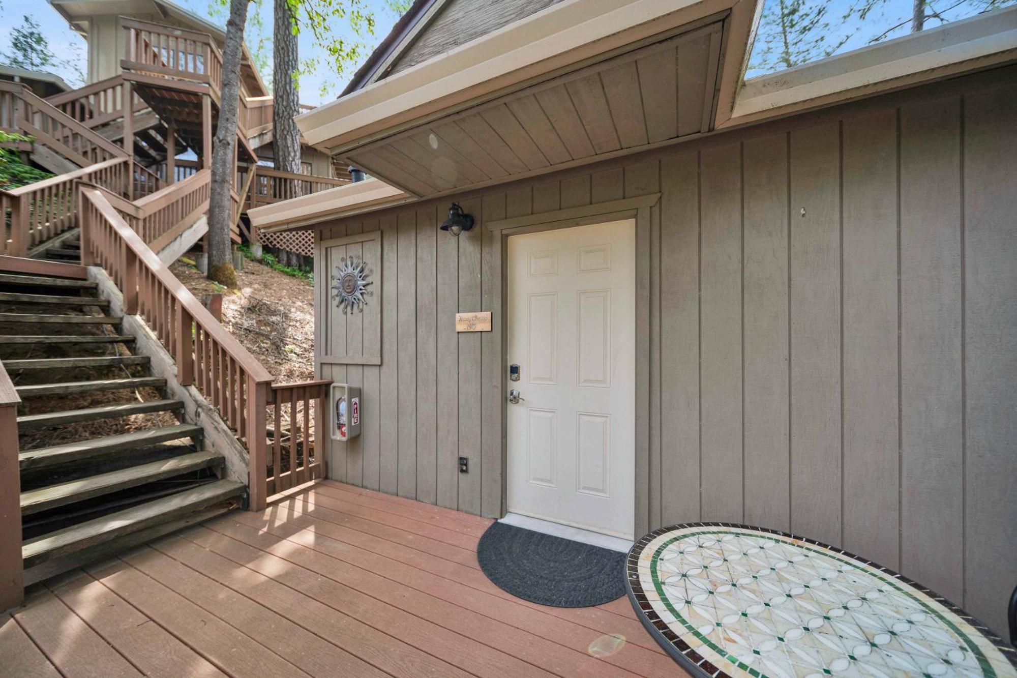 The At Shasta Bed & Breakfast