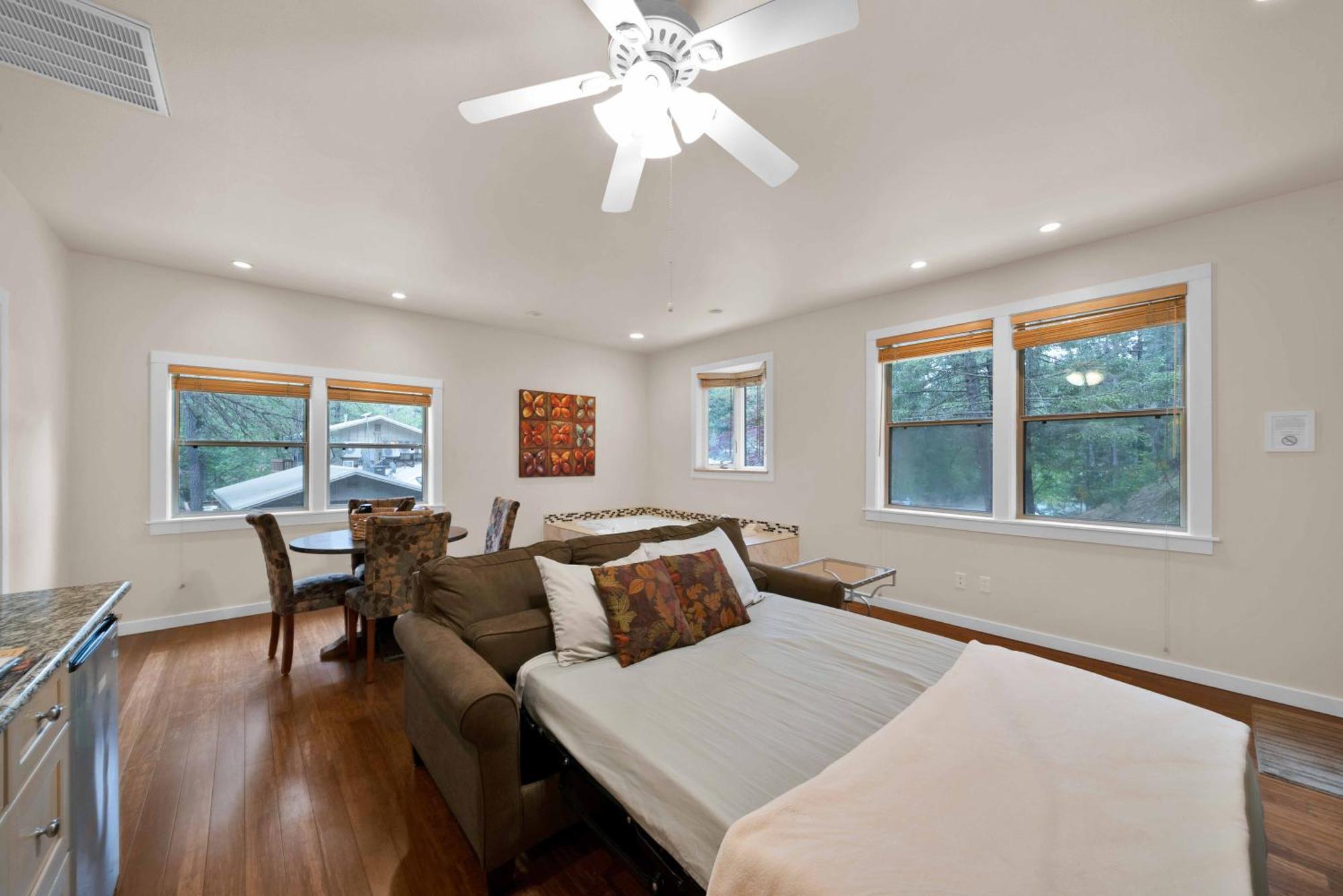 The At Shasta Bed & Breakfast Lakehead
