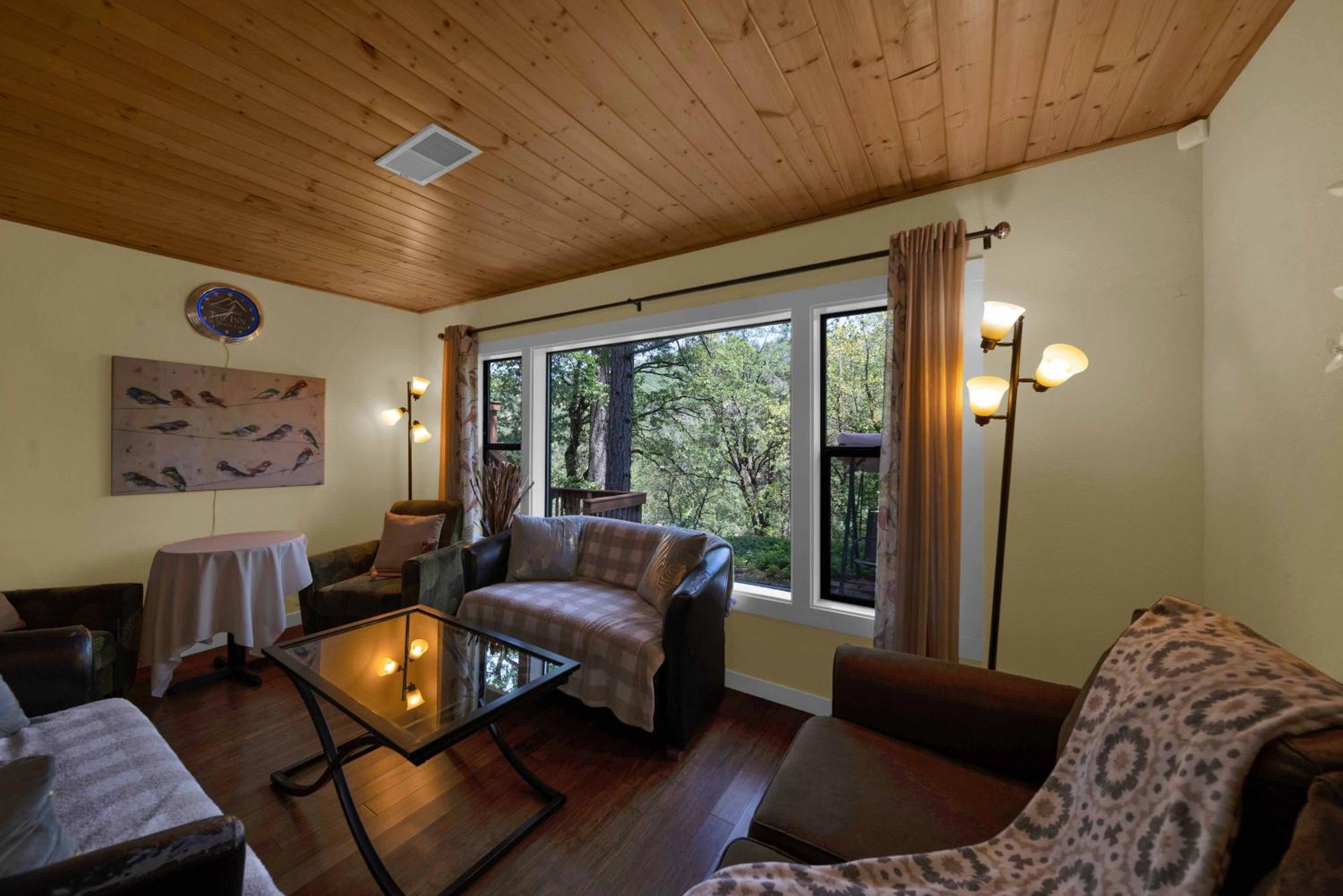 Bed & Breakfast The At Shasta Lakehead